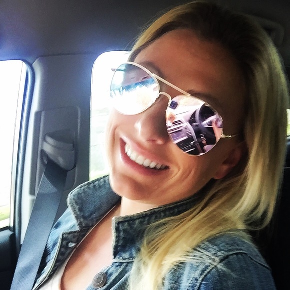 Meet your Posher, Kendra - Picture 2 of 3